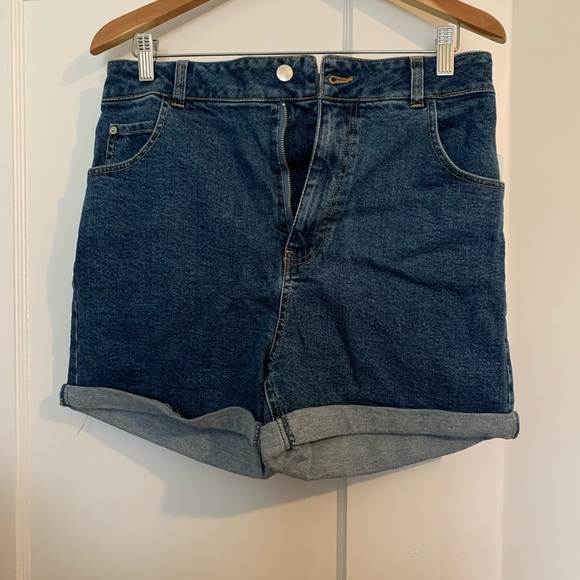New with tags! High waisted jean shorts - Picture 4 of 5
